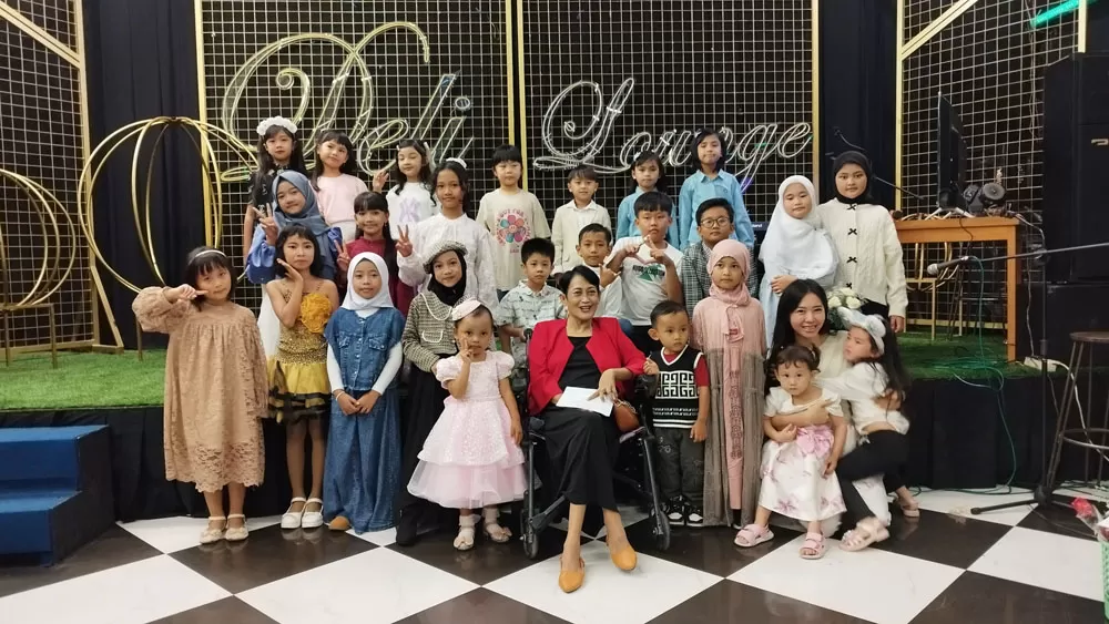 Performance siswa Bina Vokalia di Deli Resto & Cafe